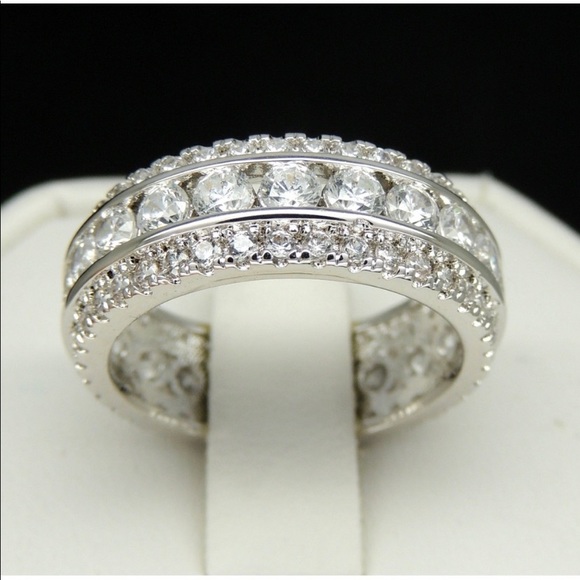 ROMANTIC REBECCA - Picture 2 of 8